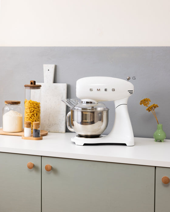 EAN 8017709353803 - Smeg SMF05WHEU batidora Batidora de varillas 1000 W Blanco imagen 24