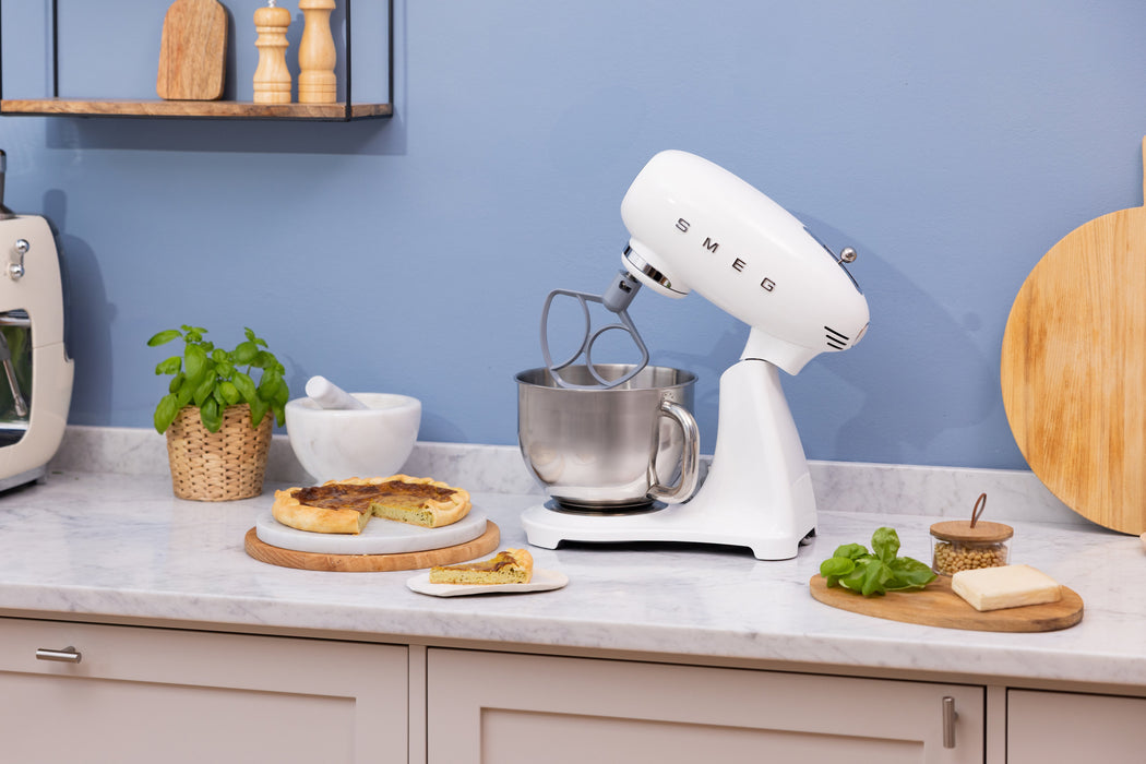 EAN 8017709353803 - Smeg SMF05WHEU batidora Batidora de varillas 1000 W Blanco imagen 21