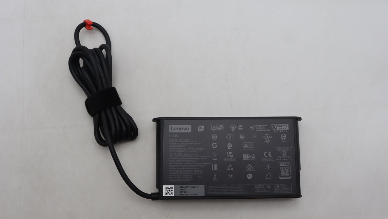 EAN 5715063311493 - Lenovo 5A10W86327 adaptador e inversor de corriente Interior 135 W Negro imagen 1