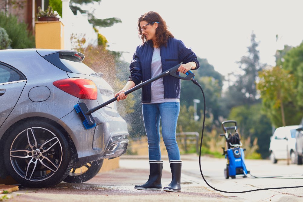 EAN 5703887132264 - Nilfisk 128470766 Limpiadora de alta presión o Hidrolimpiadora Vertical Eléctrico 500 l/h 2100 W Azul, Ne imagen 2