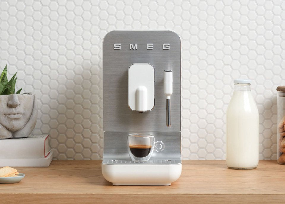 EAN 8017709334932 - Smeg BCC12WHMEU cafetera eléctrica Máquina espresso 1,4 L imagen 40