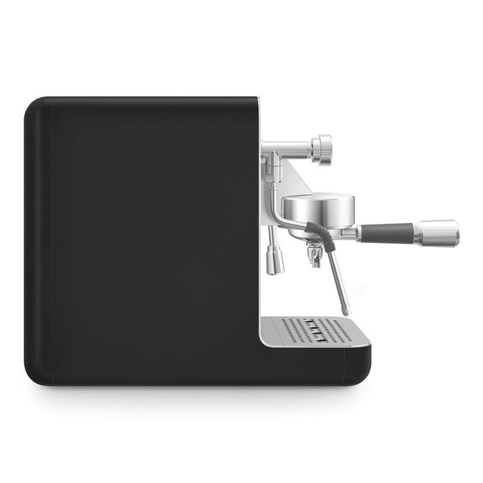 EAN 8017709346935 - Smeg EMC02BLMEU cafetera eléctrica Manual Máquina espresso 1,7 L imagen 2
