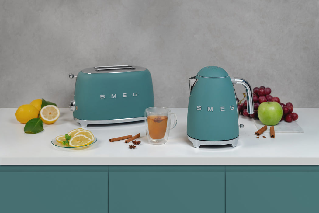 EAN 8017709329617 - Smeg KLF03EGMEU tetera eléctrica 1,7 L 2400 W Verde imagen 11