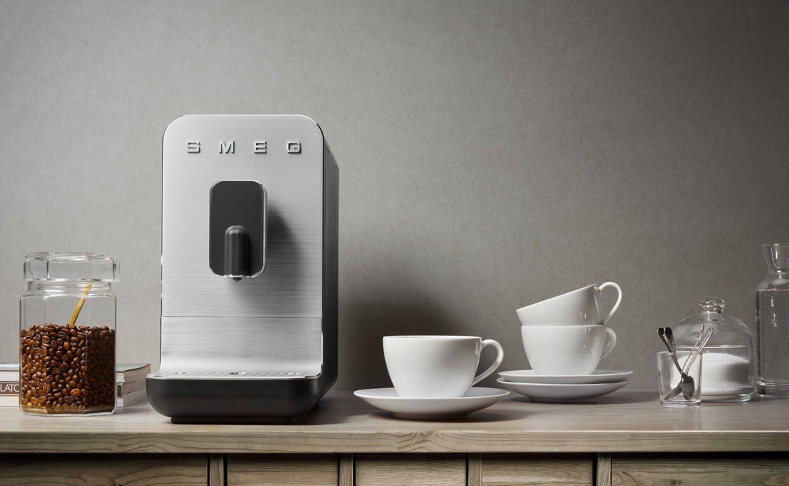 EAN 8017709334734 - Smeg BCC11BLMEU cafetera eléctrica Totalmente automática Máquina espresso 1,4 L imagen 38
