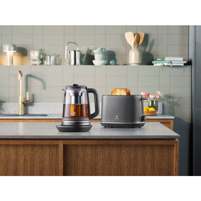 EAN 7332543723966 - Electrolux E7GK1-8BP tetera eléctrica 1,7 L 2000 W Negro, Cobre imagen 3
