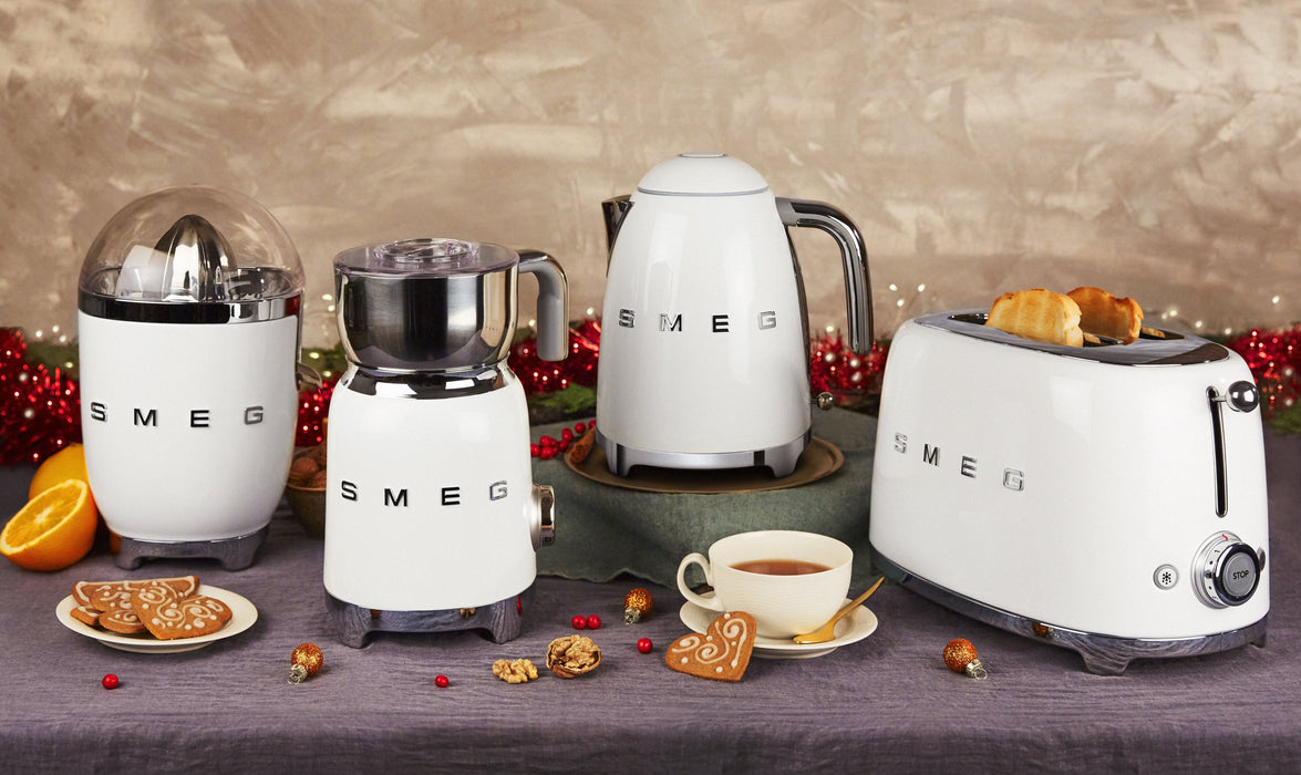 EAN 8017709230999 - Smeg KLF03WHEU tetera eléctrica 1,7 L 2400 W Blanco imagen 7