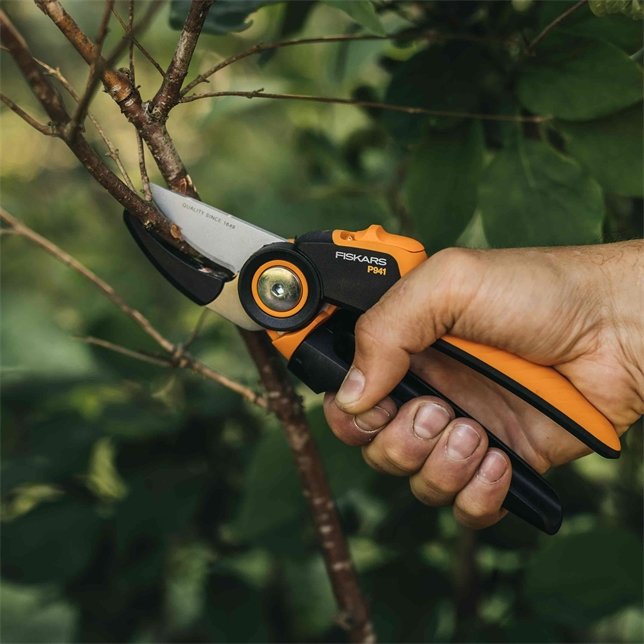 EAN 6411501111227 - Fiskars X-Series P941 tijeras de podar Anvil Negro, Naranja imagen 2