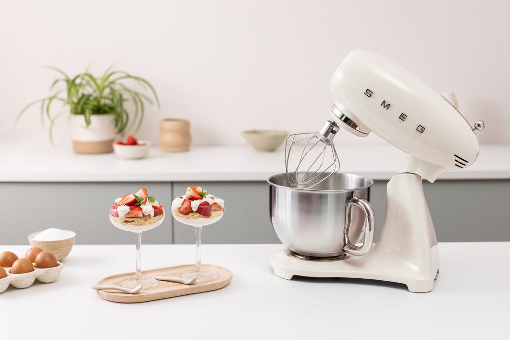 EAN 8017709353759 - Smeg SMF05CREU batidora Batidora de varillas 1000 W Crema de color imagen 13