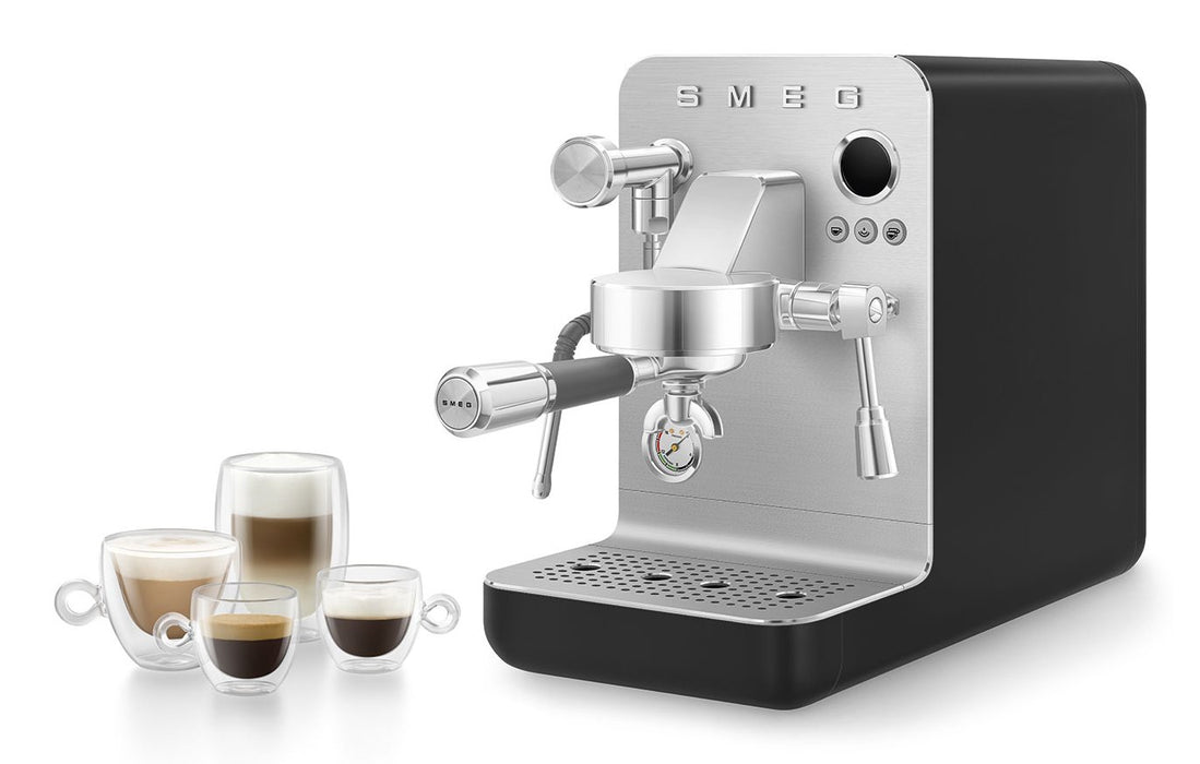 EAN 8017709346935 - Smeg EMC02BLMEU cafetera eléctrica Manual Máquina espresso 1,7 L imagen 18