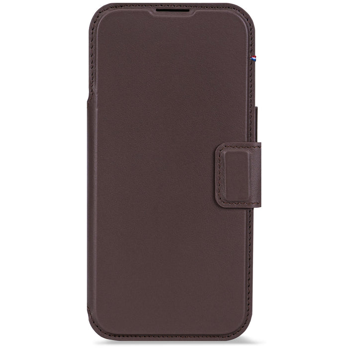 EAN 8721145007533 - Decoded D26IPO17ADW5CN funda para teléfono móvil 16,5 cm (6.5") Funda cartera Marrón imagen 3