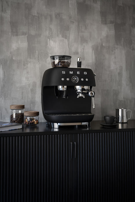 EAN 8017709354572 - Smeg EGF03BLMEU cafetera eléctrica Manual Máquina espresso 2,4 L imagen 17