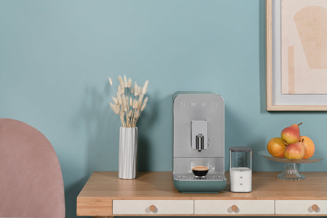 EAN 8017709335014 - Smeg BCC13EGMEU cafetera eléctrica Totalmente automática Máquina espresso 1,4 L imagen 34