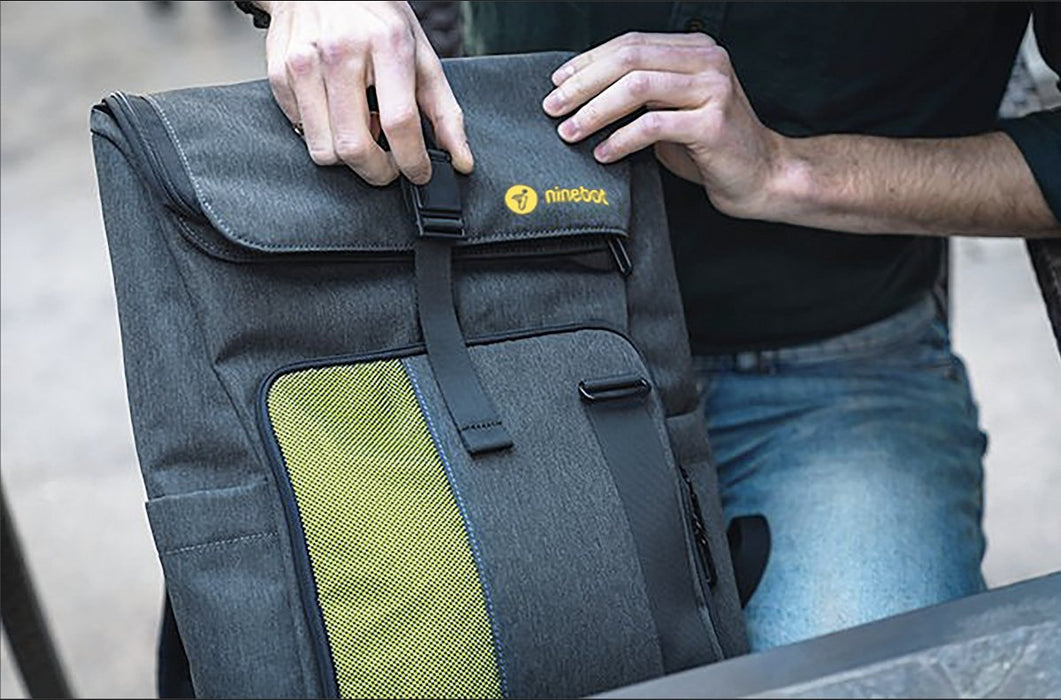 EAN 8719325845570 - Ninebot by Segway AA.00.0010.52 maletines para portátil 39,6 cm (15.6") Mochila Gris, Amarillo imagen 4