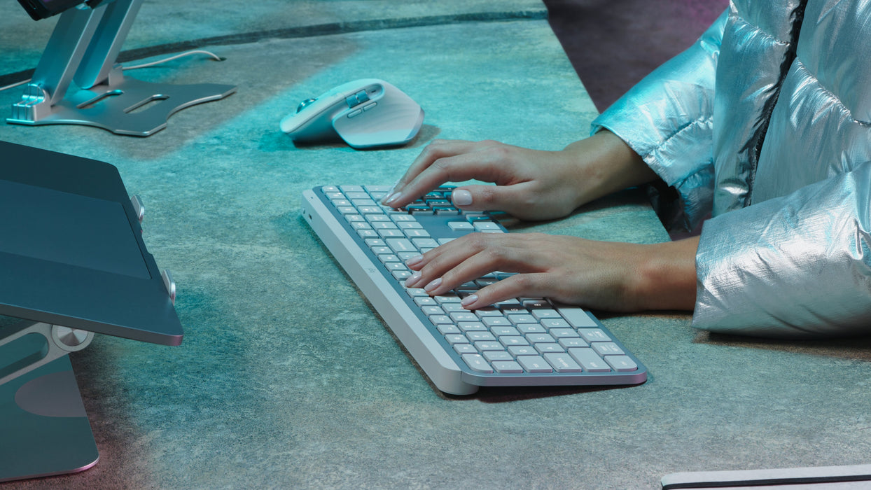 EAN 5099206112155 - Logitech Master 920-011588 teclado Universal Bluetooth QWERTY Internacional de EE.UU. Gris imagen 8