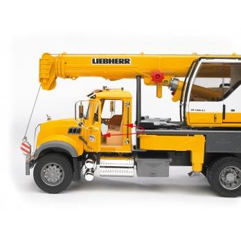 EAN 4001702028183 - BRUDER MACK Granite Liebherr crane truck imagen 4