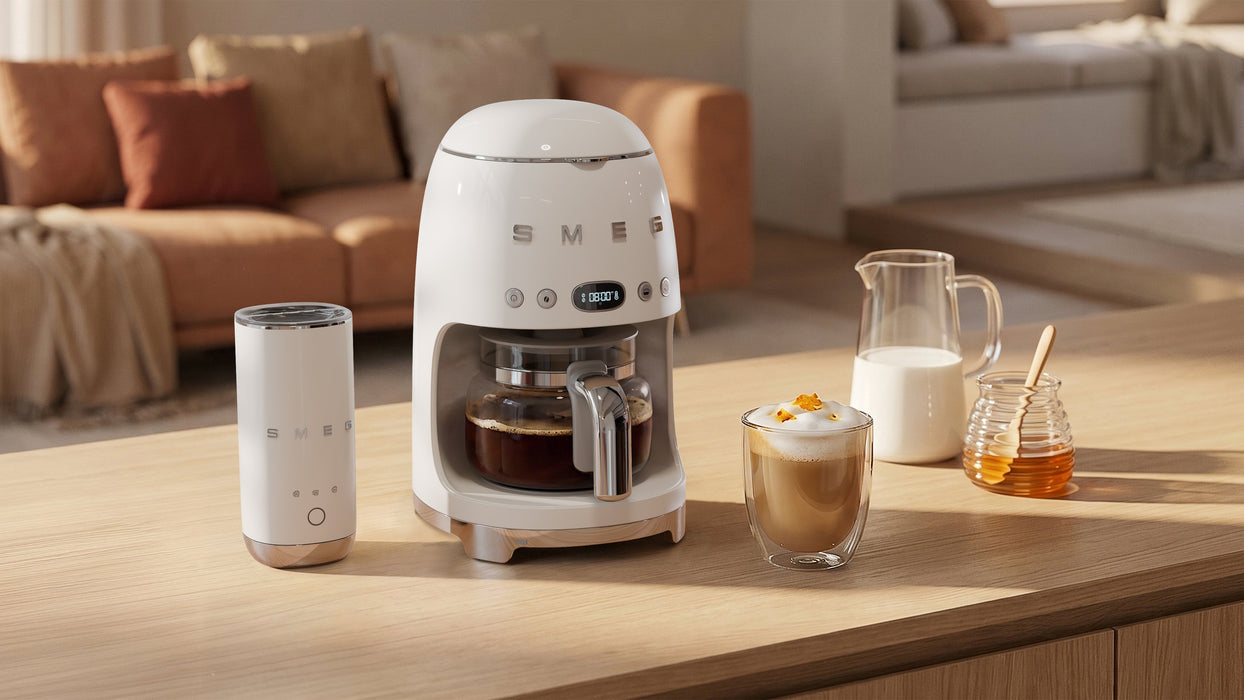 EAN 8017709280550 - Smeg DCF02WHEU cafetera eléctrica Totalmente automática Cafetera de filtro 1,4 L imagen 8