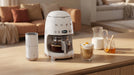 EAN 8017709280550 - Smeg DCF02WHEU cafetera eléctrica Totalmente automática Cafetera de filtro 1,4 L imagen 8