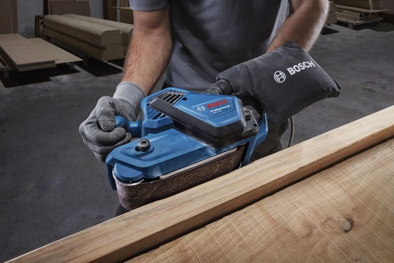 EAN 4053423255171 - Bosch GBS 750 Professional Lijadora de banda Negro, Azul 850 W imagen 6