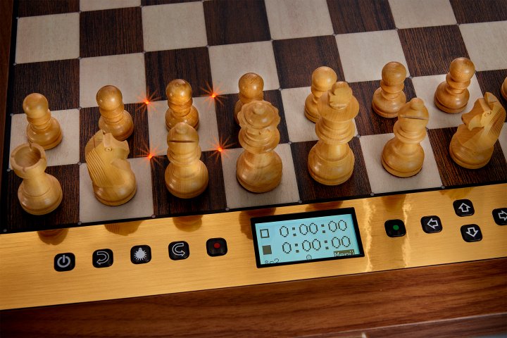 EAN 4032153008301 - Millennium The King Performance Juego de ajedrez Escritorio Internacional imagen 2