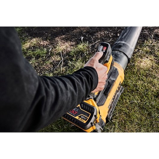EAN 5035048809198 - DeWALT DCMBL777N-XJ soplador de hoja 54 V 258 kmh imagen 9