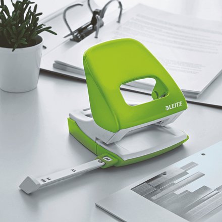 EAN 4002432123506 - Leitz WOW perforador de papel 30 hojas Verde imagen 2