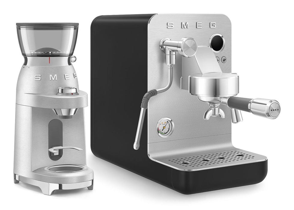 EAN 8017709346935 - Smeg EMC02BLMEU cafetera eléctrica Manual Máquina espresso 1,7 L imagen 22