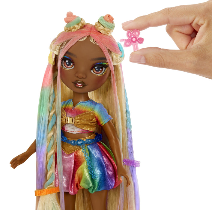EAN 0035051526797 - Rainbow High Hair Chalk & Style Doll- Meline (Gold) imagen 8