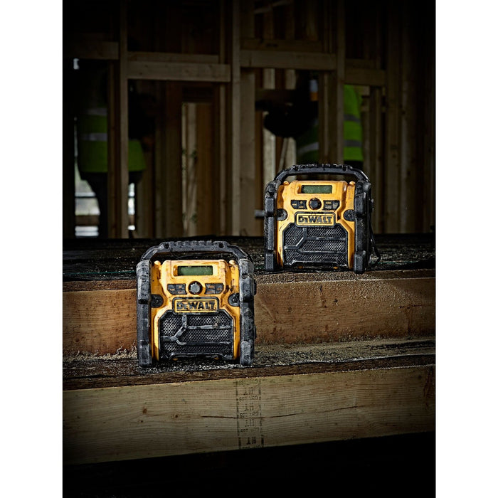 EAN 5035048459256 - DeWALT DCR020-QW radio Portátil Digital Negro, Amarillo imagen 7