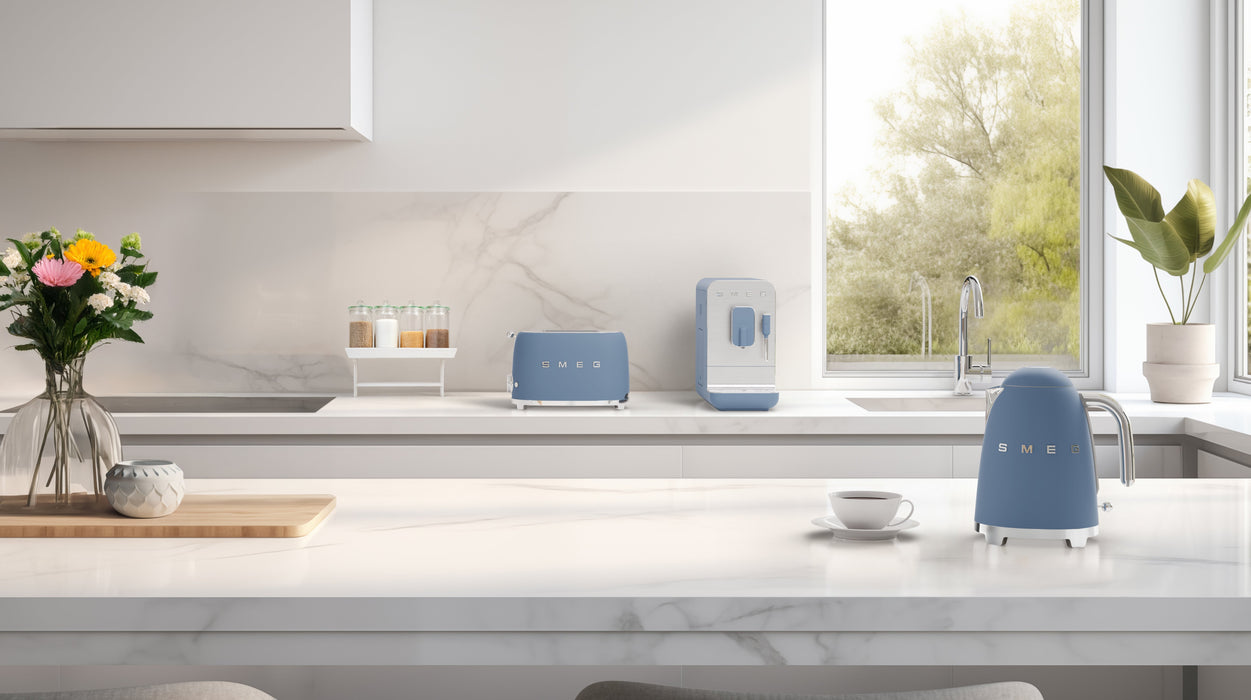 EAN 8017709343736 - Smeg KLF03SBMEU tetera eléctrica 1,7 L 2400 W Azul imagen 12