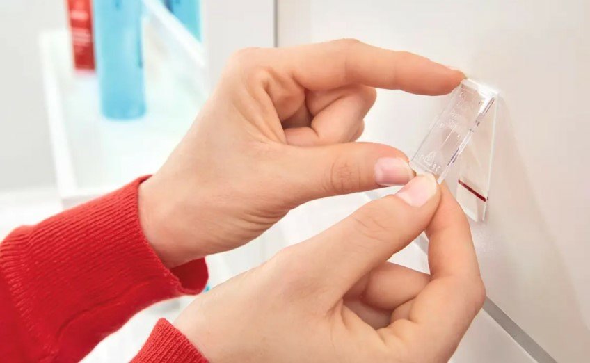 EAN 4063565247057 - TESA Powerstrips Interior Gancho toallero Negro 2 pieza(s) imagen 7