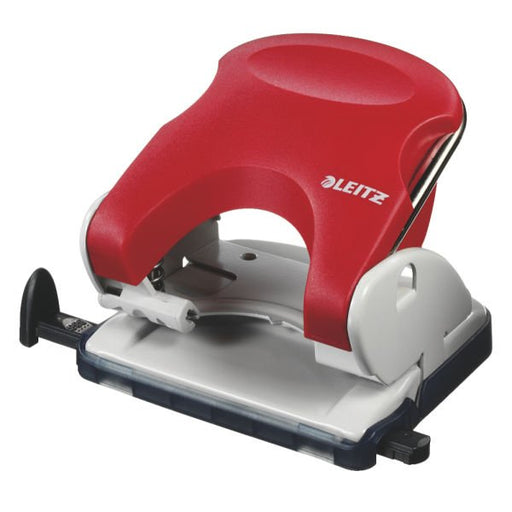 EAN 4002432354498 - Leitz Topstyle Desktop perforator perforador de papel 25 hojas Rojo imagen 1
