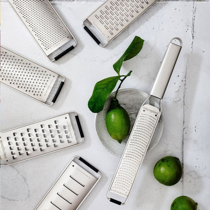 EAN 98399590202 - Microplane 59020 cortador de verduras en espiral o rallador manual Rallador plano Gris, Acero inoxidable imagen 10