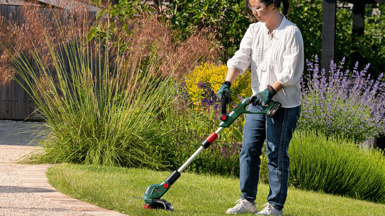 EAN 4059952676708 - Bosch UniversalGrassCut 18V-23-450 2,3 cm Batería Verde imagen 3
