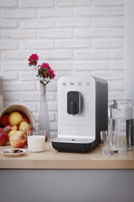 EAN 8017709334734 - Smeg BCC11BLMEU cafetera eléctrica Totalmente automática Máquina espresso 1,4 L imagen 26