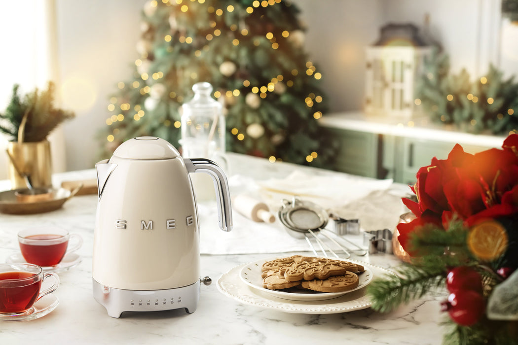 EAN 8017709227852 - Smeg KLF03CREU tetera eléctrica 1,7 L 2400 W Crema de color imagen 4