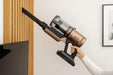 EAN 3838783075864 - Gorenje SVC259449NDCO Aspiradora escoba 2 en 1 Batería Secar HEPA Sin bolsa 0,6 L 350 W Cobre imagen 39