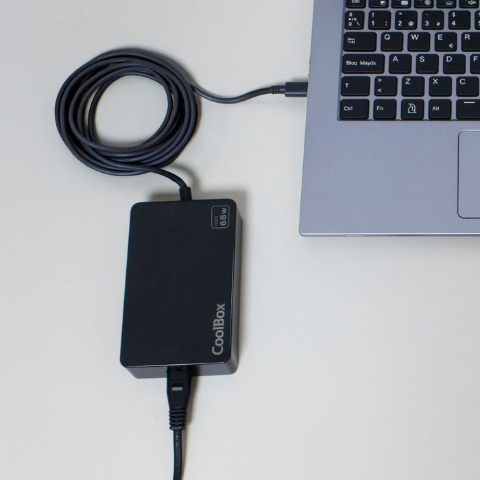 EAN 8436624424243 - CoolBox COO-NB65-UC adaptador e inversor de corriente Universal Negro imagen 7