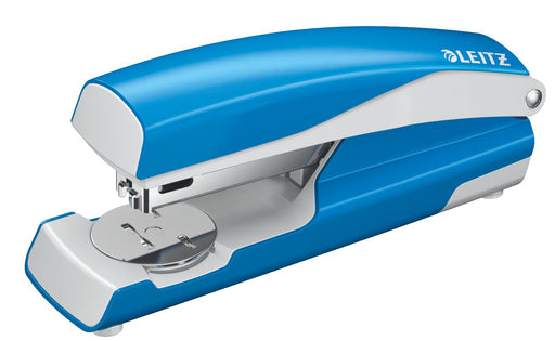EAN 4002432101184 - Leitz 55020030 grapadora Azul imagen 1
