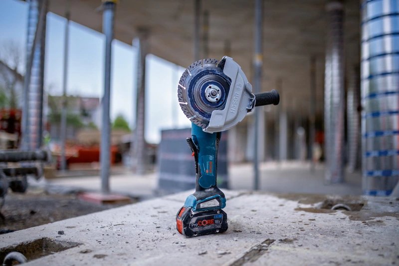EAN 4053423246209 - Bosch GWS 18V-180P PROFESSIONAL amoladora angular 18 cm 7000 RPM 1500 W 2,8 kg imagen 2
