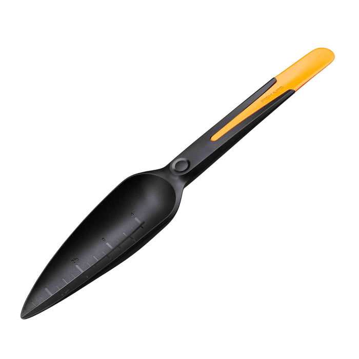 EAN 6411501311276 - Fiskars 1057641 pala y paleta Pala de jardín Negro, Marrón imagen 2
