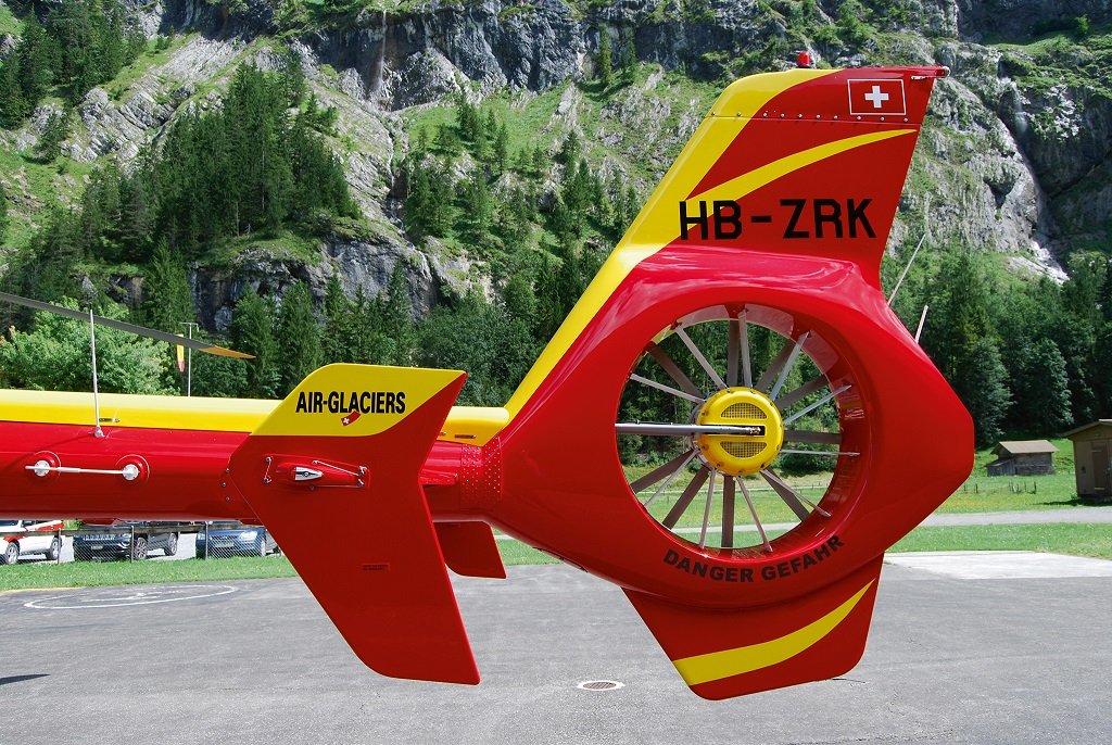 EAN 4009803049861 - Revell EC135 Air-Glaciers Maqueta de helicóptero de combate Kit de montaje 1:72 imagen 8