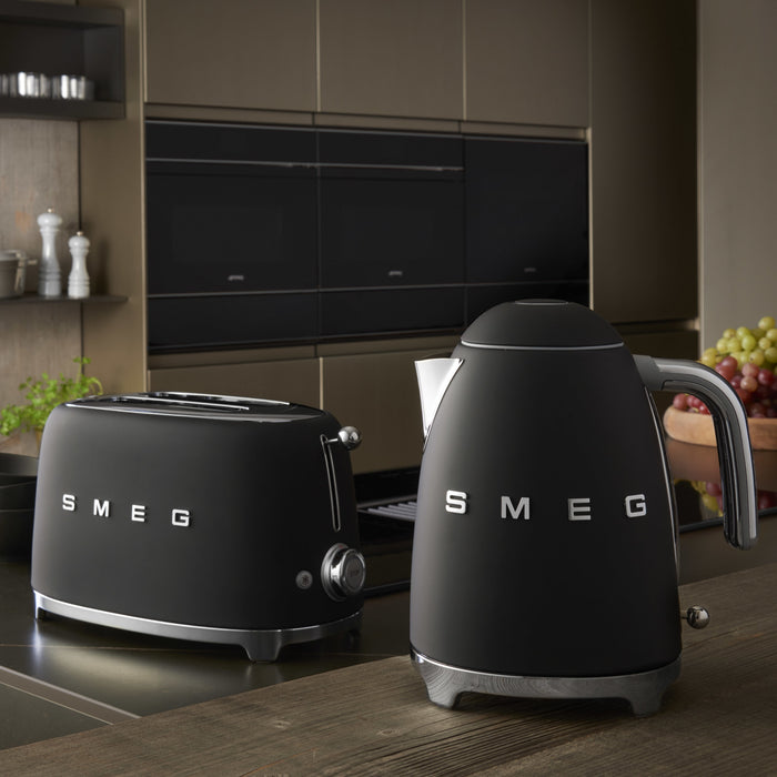 EAN 8017709290795 - Smeg KLF03BLMEU tetera eléctrica 1,7 L 2400 W Negro imagen 16