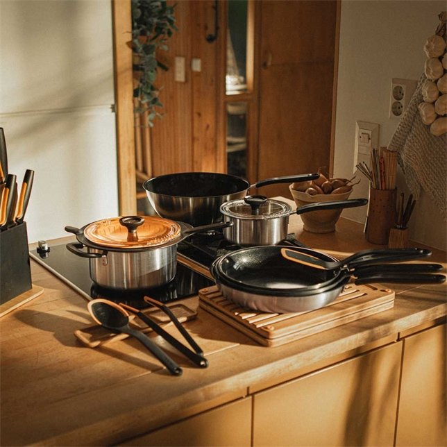 EAN 6424002018735 - Fiskars 1072249 cacerola Sartén gourmet Alrededor imagen 10