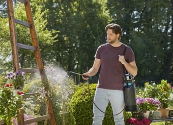 EAN 4078500051156 - Gardena 11130-20 rociador de jardín Pulverizador de mochila 5 L imagen 3