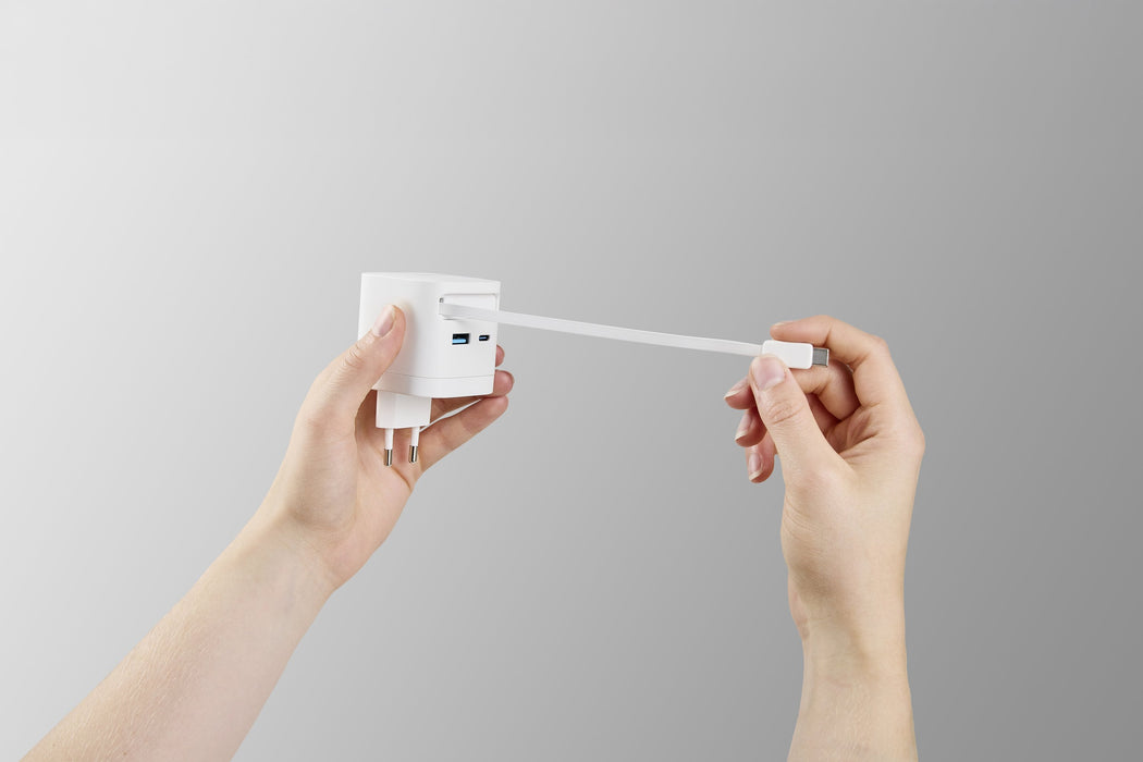 EAN 4034303037049 - Intenso 7806520 adaptador e inversor de corriente Interior 65 W Negro imagen 8