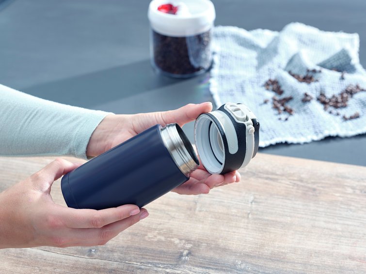 EAN 4006501032478 - Leifheit 03247 taza de viaje 350 ml Negro, Azul Acero inoxidable imagen 4
