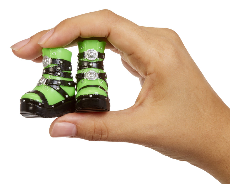 EAN 0035051586074 - Rainbow High Accessories Studio Series 1, S Assortment in PDQ Zapatos de muñeca imagen 11