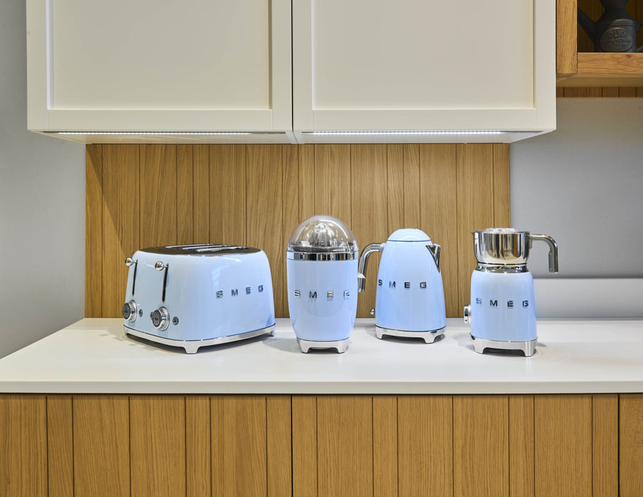EAN 8017709227913 - Smeg KLF03PBEU tetera eléctrica 1,7 L 2400 W Azul imagen 6