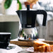 EAN 8435092433795 - Monix M863003 cafetera manual Cafetera italiana 0,195 L Negro imagen 3