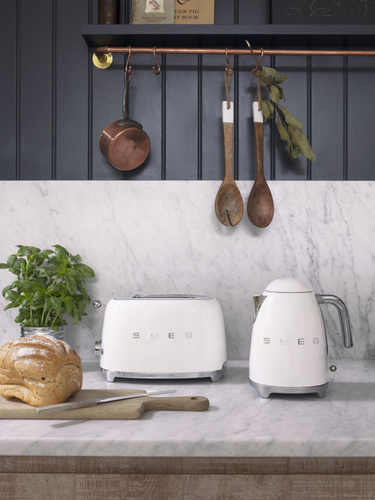 EAN 8017709227852 - Smeg KLF03CREU tetera eléctrica 1,7 L 2400 W Crema de color imagen 8